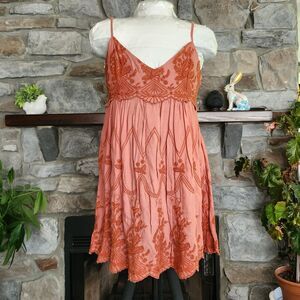 Urban Outfitters Jamie Embroidered Cotton Sundress in Terracotta Size L  (No 46)